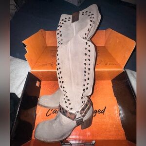 BNIB Freebird taupe Daisy size 10